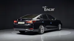 2022 Lexus ES Executive — фото 2