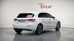 2022 Mercedes-Benz A-Class A220 Hatchback — фото 2