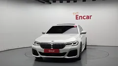 2022 BMW 5-Series 520i M Sport, белый — фото 3