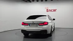 2022 BMW 5-Series 520i M Sport, белый — фото 4