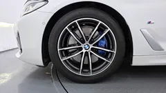 2022 BMW 5-Series 520i M Sport, белый — фото 5