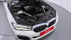2022 BMW 5-Series 520i M Sport, белый — фото 6