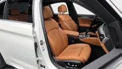 2022 BMW 5-Series 520i M Sport, белый — фото 10