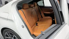2022 BMW 5-Series 520i M Sport, белый — фото 12