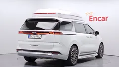 2023 Kia Carnival Diesel 9-Seater Hi-Limousine — фото 2