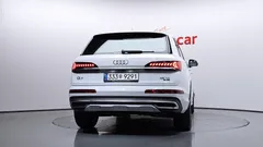 2021 Audi Q7 45 TDI Quattro, белый — фото 4