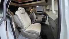 2023 Kia Carnival Gasoline 9-Seater Hi-Limousine — фото 19