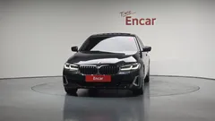 2023 BMW 5-Series 520i Luxury — фото 3