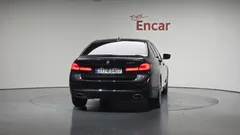 2023 BMW 5-Series 520i Luxury — фото 4