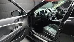 2023 Genesis G70 Gasoline 2.0T 4WD — фото 11