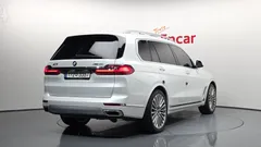 2021 BMW X7 xDrive 40i Design Pure Excellence 7-Seater, белый — фото 2