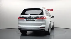 2021 BMW X7 xDrive 40i Design Pure Excellence 7-Seater, белый — фото 4