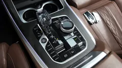2021 BMW X7 xDrive 40i Design Pure Excellence 7-Seater, белый — фото 9