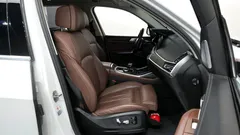 2021 BMW X7 xDrive 40i Design Pure Excellence 7-Seater, белый — фото 11