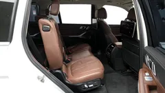 2021 BMW X7 xDrive 40i Design Pure Excellence 7-Seater, белый — фото 12