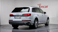 2022 Audi Q7 45 TDI Quattro Premium — фото 2