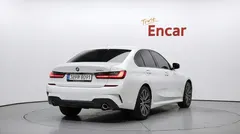 2022 BMW 3-Series 320i M Sport — фото 2