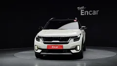 2023 Kia Seltos Gasoline 1.6 Turbo 2WD, белый — фото 3