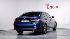 2023 BMW 3-Series 320i — фото 2