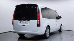 2023 Hyundai Staria 4WD Tourer 9-Seater — фото 2