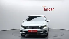 2022 Volkswagen Passat 2.0 TDI Premium, белый — фото 3