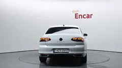 2022 Volkswagen Passat 2.0 TDI Premium, белый — фото 4
