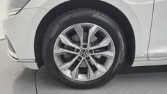 2022 Volkswagen Passat 2.0 TDI Premium, белый — фото 5