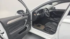 2022 Volkswagen Passat 2.0 TDI Premium, белый — фото 11