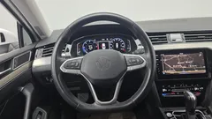 2022 Volkswagen Passat 2.0 TDI Premium, белый — фото 13