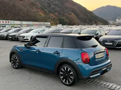2022 Mini Cooper 5Door Classic — фото 2