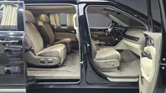 2023 Kia Carnival Diesel 7-Seater Hi-Limousine — фото 11