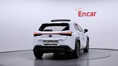 2022 Lexus UX 2.0 F-Sport 2WD, белый — фото 4