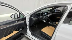 2022 Kia K5 Signature, белый — фото 10