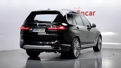 2022 BMW X7 xDrive 40d Design Pure Excellence 7-Seater — фото 2
