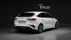 2022 Kia K3 1.6 Turbo GT 5Door — фото 2