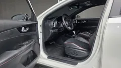 2022 Kia K3 1.6 Turbo GT 5Door — фото 12