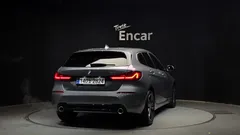 2023 BMW 1-Series 120i Sports, серо-серебристый — фото 4