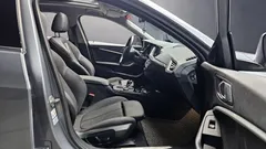 2023 BMW 1-Series 120i Sports, серо-серебристый — фото 10
