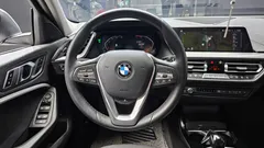 2023 BMW 1-Series 120i Sports, серо-серебристый — фото 13