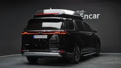 2023 Kia Carnival Diesel 7-Seater Hi-Limousine — фото 2