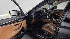 2023 BMW 5-Series 520i Luxury — фото 10