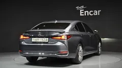 2023 Lexus ES Luxury Plus — фото 2