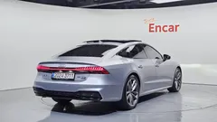 2022 Audi A7 55 TFSI Quattro Premium — фото 2