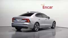 2023 Volvo S60 B5 Ultimate Bright, серебристый — фото 2