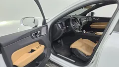 2022 Volvo XC60 B5 Inscription — фото 10