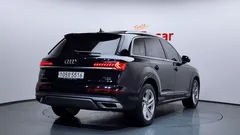 2021 Audi Q7 45 TDI Quattro Premium, чёрный — фото 2