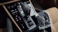2022 Porsche Cayenne 3.0 COUPE PLATINUM EDITION, серо-серебристый — фото 9