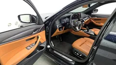 2023 BMW 5-Series 520i M Sport — фото 10