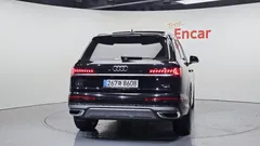 2022 Audi Q7 45 TDI Quattro Premium — фото 4