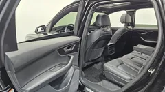 2022 Audi Q7 45 TDI Quattro Premium — фото 11